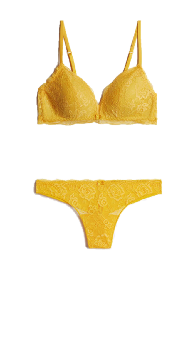 Soutien, €25,90, e cuecas, €10, Intimissimi