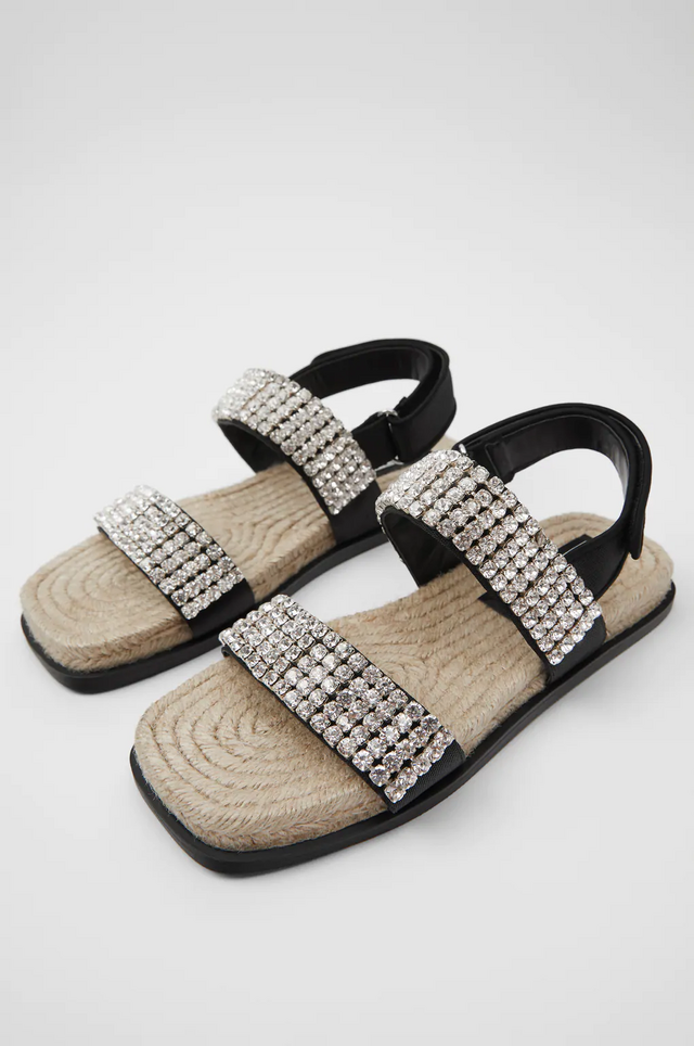 Sandálias Zara, agora €25,99 (antes, €49,95)