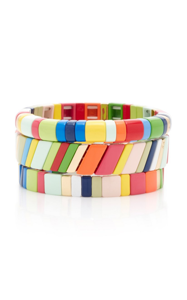 Pulseiras, €210, Roxanne Assoulin, em modaoperandi.com