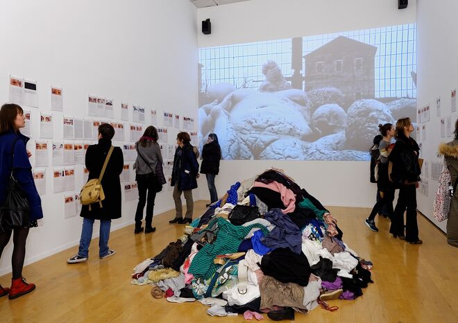 Arising, Yoko Ono, 2013/2016. Vista da instalação na exposição Yoko Ono: Lumière de L’aube, MAC Lyon, Lyon, França, entre 9 de março e 17 de julho de 2016. 