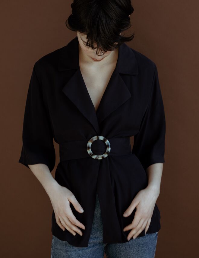 “O facto de não me focar em micro tendências e apostar na qualidade dos materiais e confecção, faz com que as peças possam ser usadas durante muito tempo, em várias situações das nossas vidas e que tenham durabilidade” explica Margarida Marques de Almeida. 