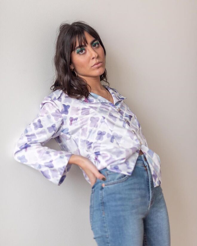 A primeira coleção da TEAR chama-se Lisboa e é composta por apenas cinco peças, com quantidades reduzidas de cada uma delas e tons diferentes.  “As peças são produzidas por um atelier português, composto por uma equipa reduzida, o que consideramos uma vantagem, desde logo porque nos diferencia de marcas com produções em grande escala."