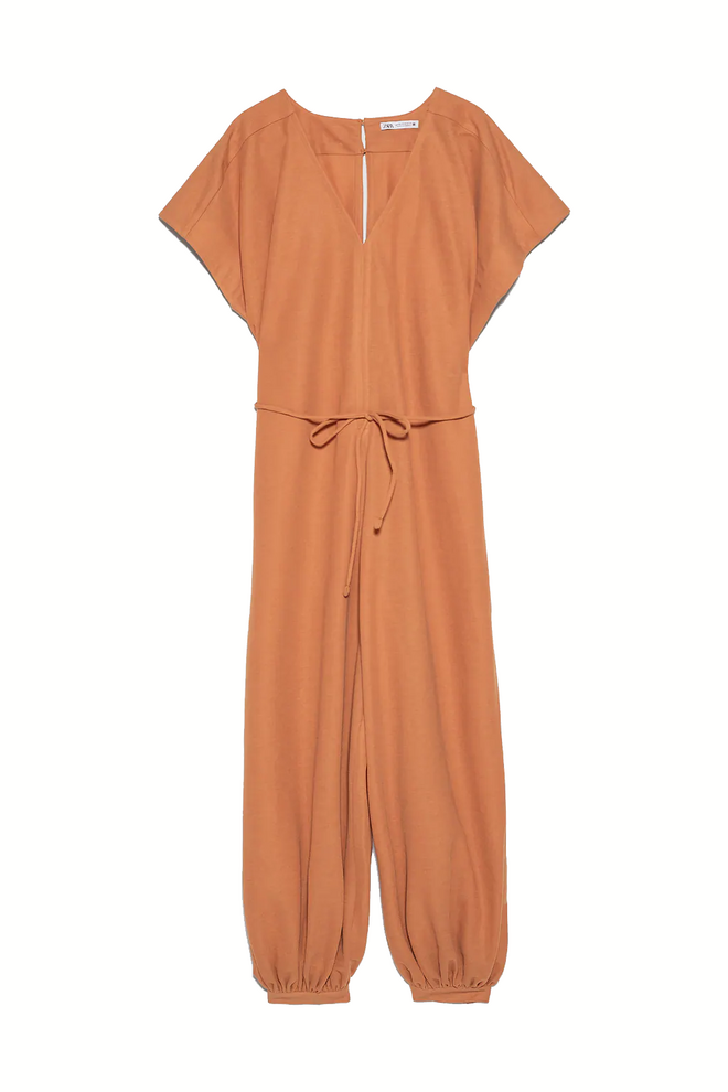 Macacão Zara, agora €12,99 (antes, €15,99)