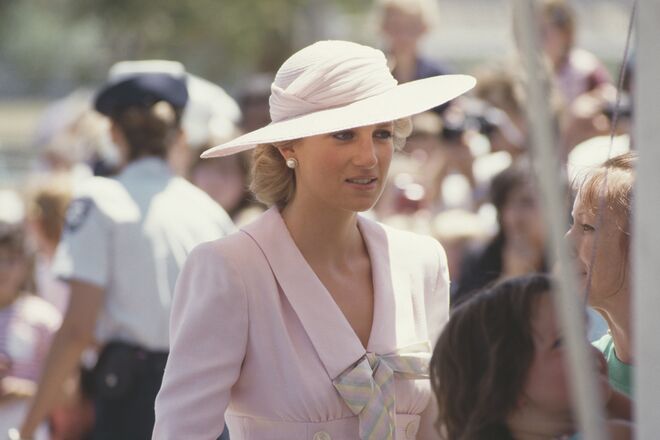 Em Melbourne, Australia, 1988. A usar um vestido de Victor Edelstein.