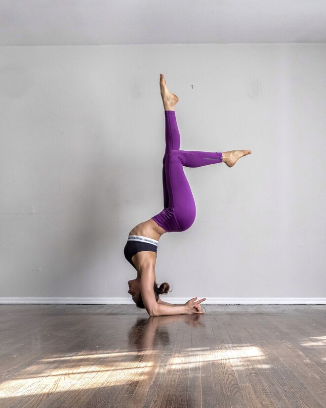 A Oysho assinala esta ocasião com um programa de 12 horas de sessões em direto a partir dos seus canais oficiais do Instagram e YouTube. Xuan Lan inaugura o programa, às 8h, com 108 saudações ao sol. A seguir, entram em ação diferentes iogues de todos os cantos do mundo, como a Riva G a partir dos EUA, a Aria Crescendo a partir da França e a Verda Kutsal a partir da Turquia. 