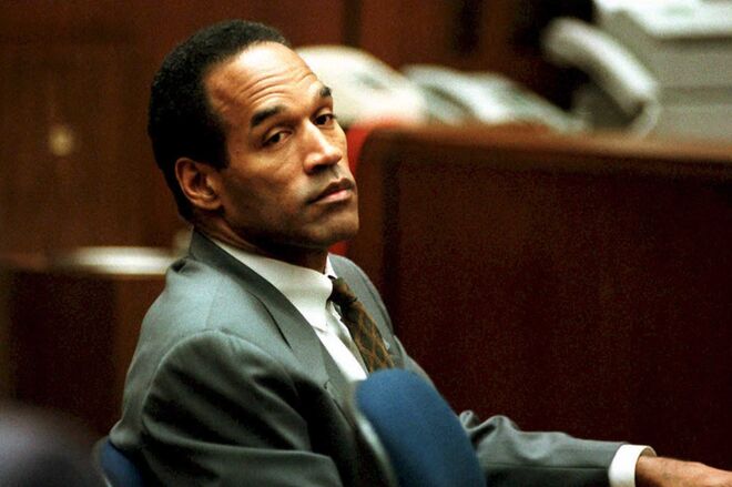 O.J. Simpson e Hertz | Antes de O.J. Simpson se tornar famoso por alegadamente ter assassinado a sua ex-mulher Nicole Brown e o seu amigo, Ronald Goldman, a antiga estrela do futebol era o rosto da Hertz, empresa de aluguer de automóveis. Em 1992, quando o escândalo aconteceu, a marca deixou se associar O. J. Simpson. Até à data, a Hertz pagava-lhe 550 mil dólares por ano.
