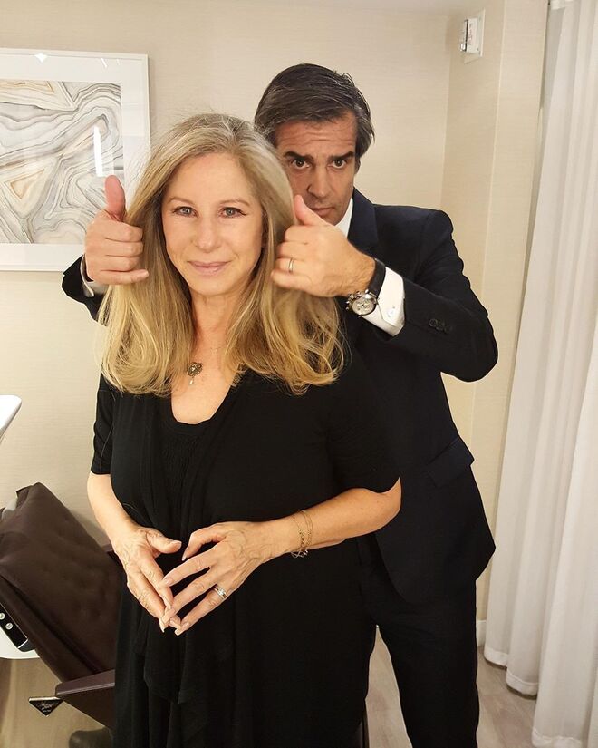 A cantora Barbra Streisand e Julien Farel