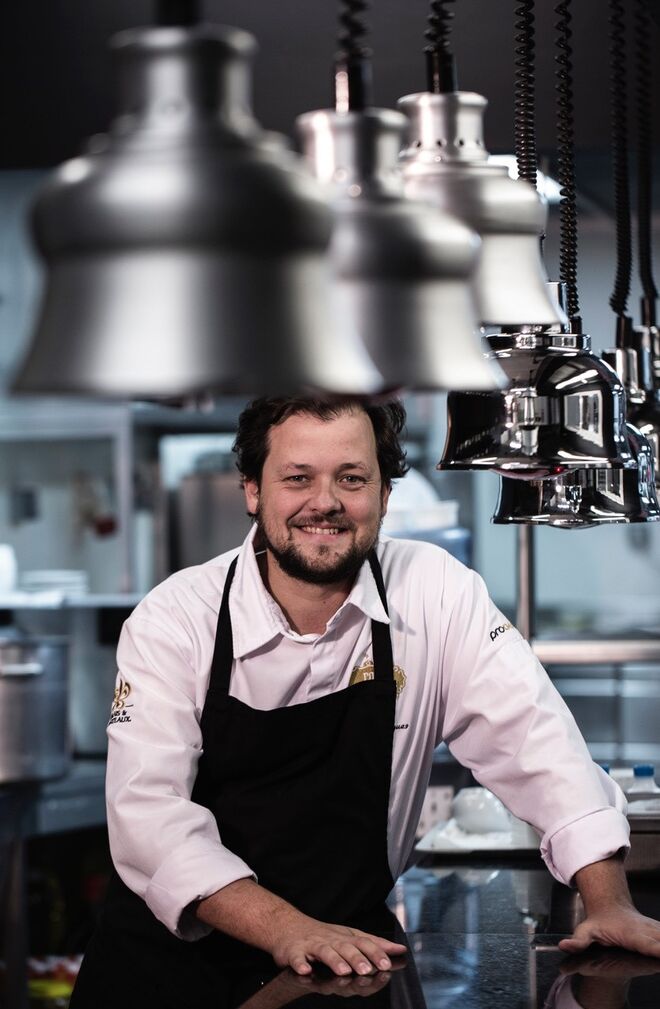 O chef João Rodrigues, fundador do projeto "Matéria", no restaurante Feitoria, em Lisboa