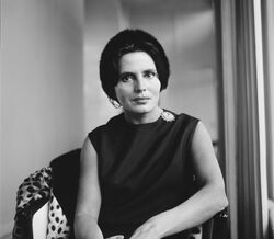 Joias, vestidos, prazeres escondidos. A outra face de Amália