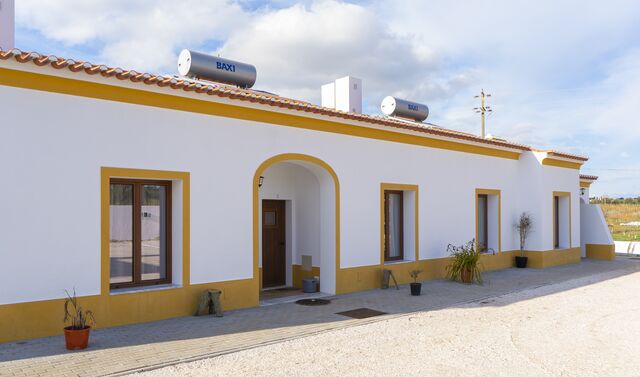 Herdade da Maridona | Situada em Glória, uma pequena aldeia perto de Estremoz, a Herdade da Maridona – Agroturismo recria os típicos montes alentejanos tornando-os em verdadeiros oásis de descanso para toda a família ou simplesmente para um fim de semana romântico a sul. 