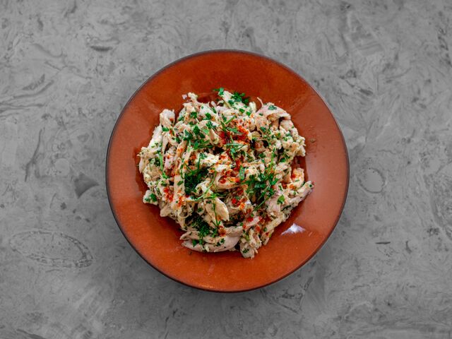 O Frade | No fim da emblemática Calçada da Ajuda, em Belém, está um segredo mal guardado que se chama Frade. Com Carlos Afonso e Sérgio Frade ao leme, o Frade apresenta novidades fresquíssimas. Devido às novas medidas de segurança, mantém oito lugares disponíveis ao balcão oito lugares, mas garante outros oito numa recente esplanada soalheira