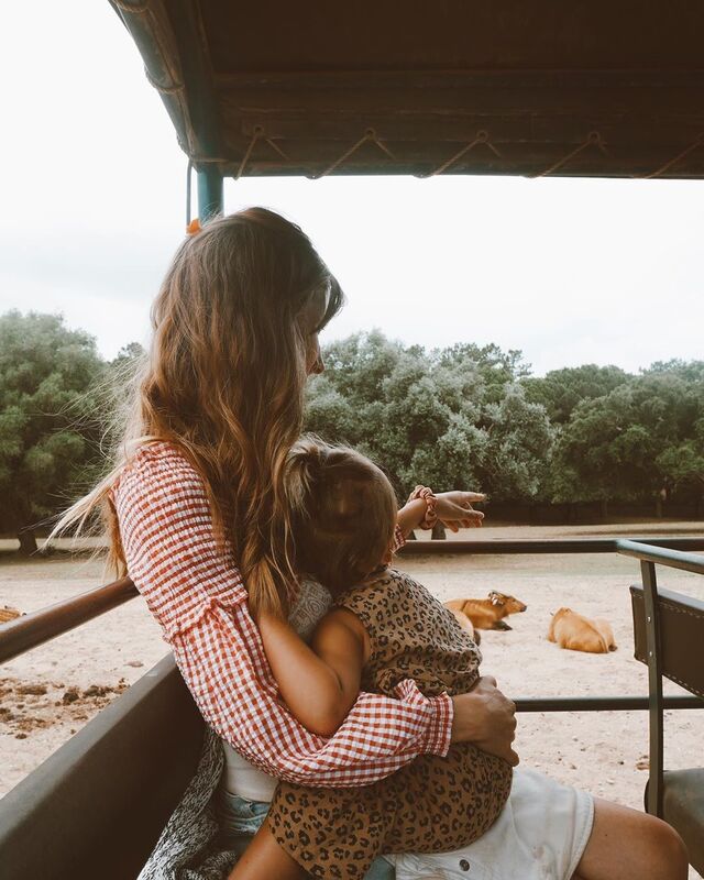Sofia vai abordando (e desmistificando) temas que vão desde a amamentação, à educação, à gravidez e ao parto.