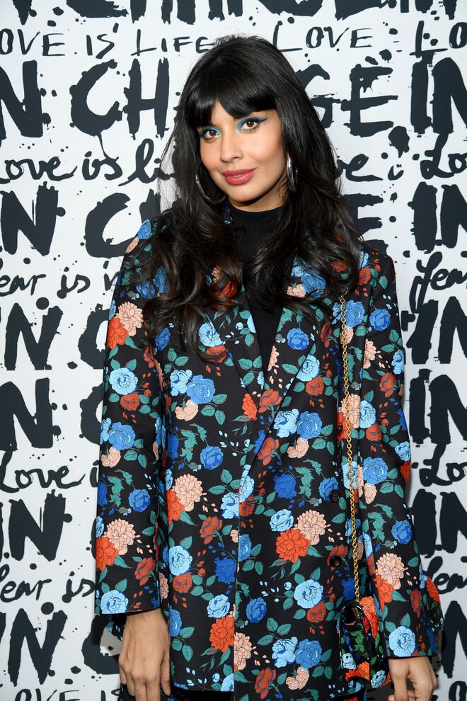 A atriz britânica de ascendência paquistanesa Jameela Jamil conta que sofreu de bullying extremo durante a infância e adolescência pelas suas origens.