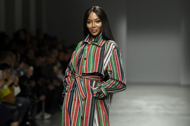 No início da sua carreira, a supermodelo Naomi Campbell apercebeu-se de que não era posta em certos desfiles por causa da cor da sua pele, denunciando inúmeras vezes a falta de profissionalismo da indústria com as modelos negras.