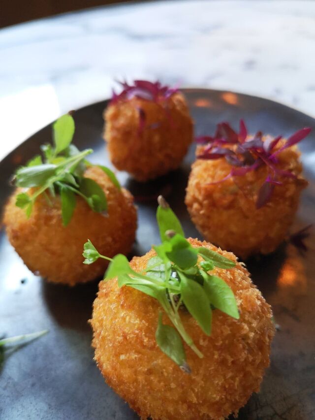 Croquetes de bacalhau com natas.