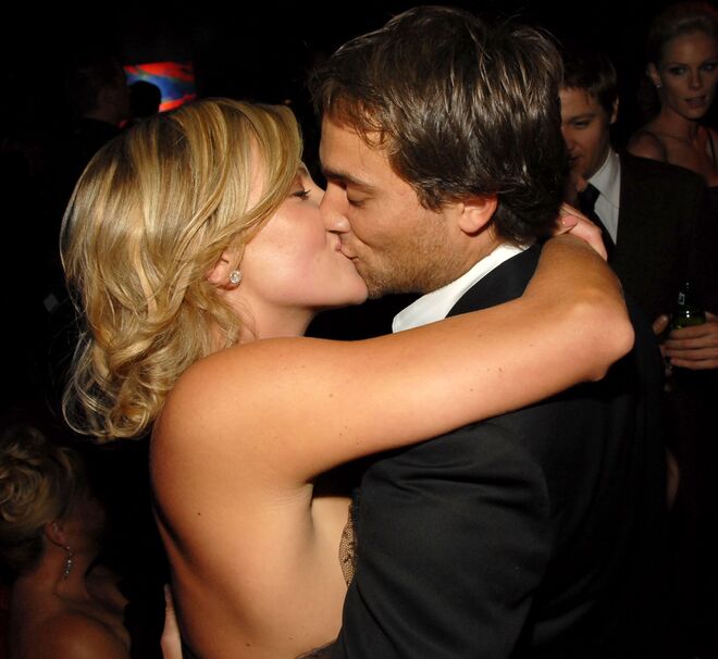 Ao lado do ator Stuart Townsend, com quem teve uma relação durante vários anos.