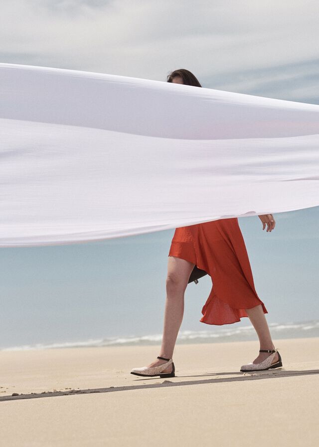 Até que decidiu aventurar-se com a sua marca própria, sustentável e portuguesa: a Marita Moreno. "Em 2015, quando criei a empresa e fiz o rebranding da marca Marita Moreno, percebi claramente que a ideia inicial em incorporar a riqueza cultural, artística e artesanal de Portugal nos produtos era um fator único e distintivo para a marca."