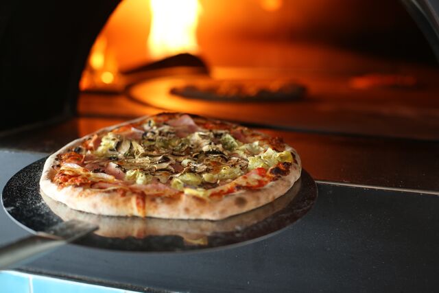 As pizzas em forno de lenha são a especialidade do Fornaria Memmo.