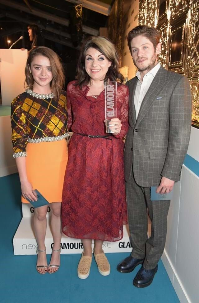 Maisie Williams, Caitlin Moran e Iwan Rheon