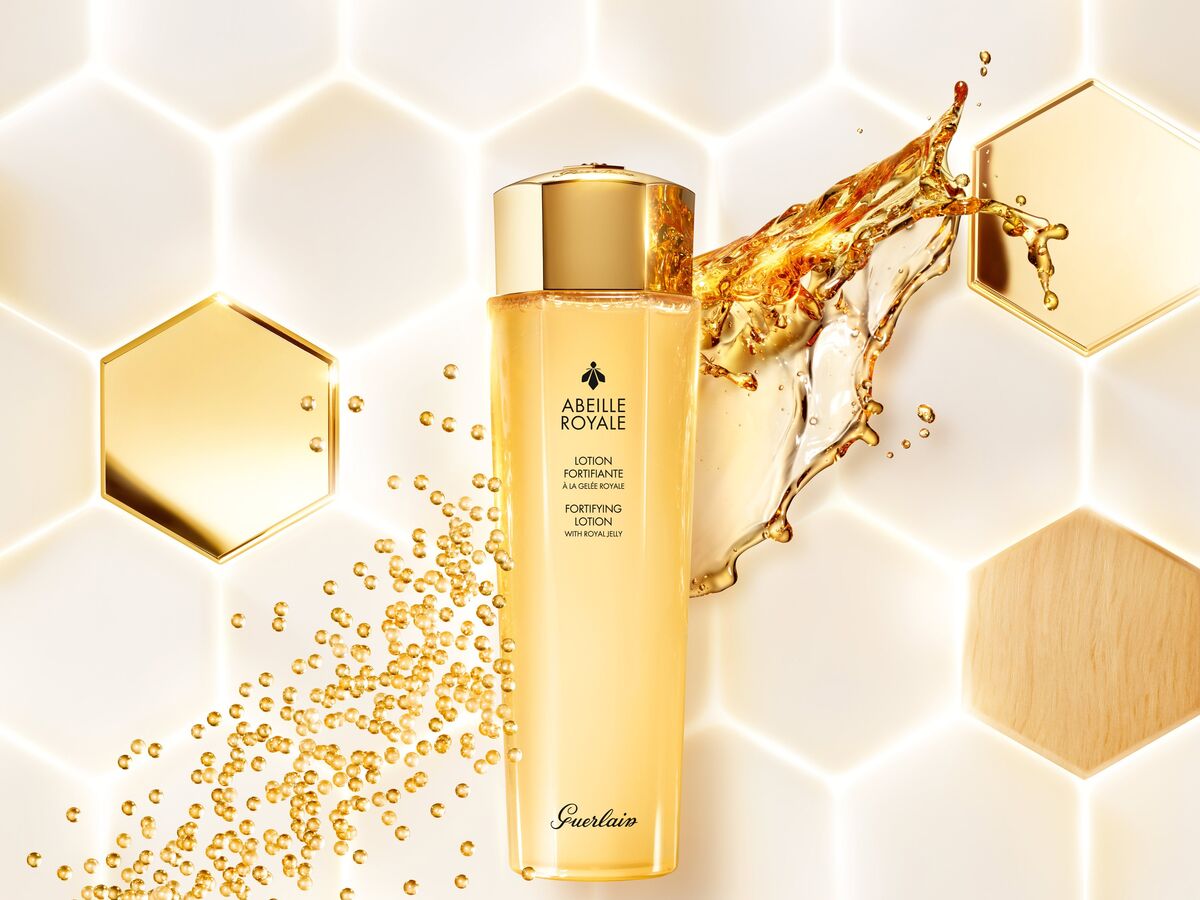É uma das grandes novidades Guerlain deste ano para reforçar a linha: uma loção fortificante com alta concentração da geleia real que torna a pele mais suave, luminosa, radiante e preenchida
