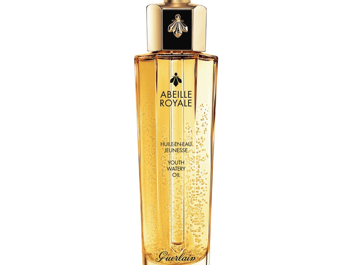 Estas novidades juntam-se ao óleo-água Abeille Royale que se tornou de imediato num produto de culto. Pode ser usado diretamente na pele, em lugar do tónico, ou misturando algumas gotas na base para uma maquilhagem mais luminosa
