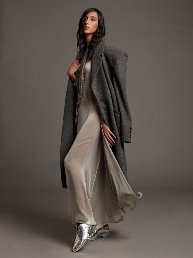 Sobretudo, Maria Carlos Baptista; Vestido, colar e sapatos, Inês Carlos Baptista
