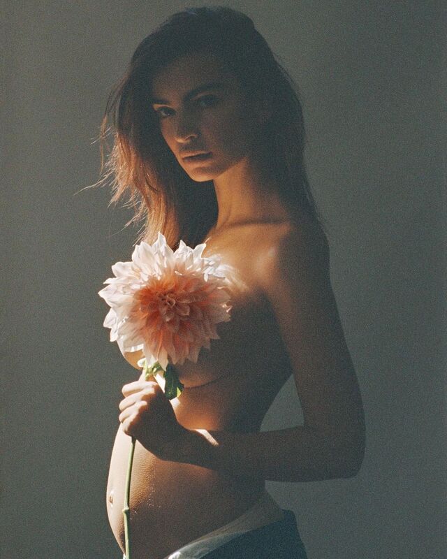 Emily Ratajkowski na capa da Vogue americana | Novembro 2020.