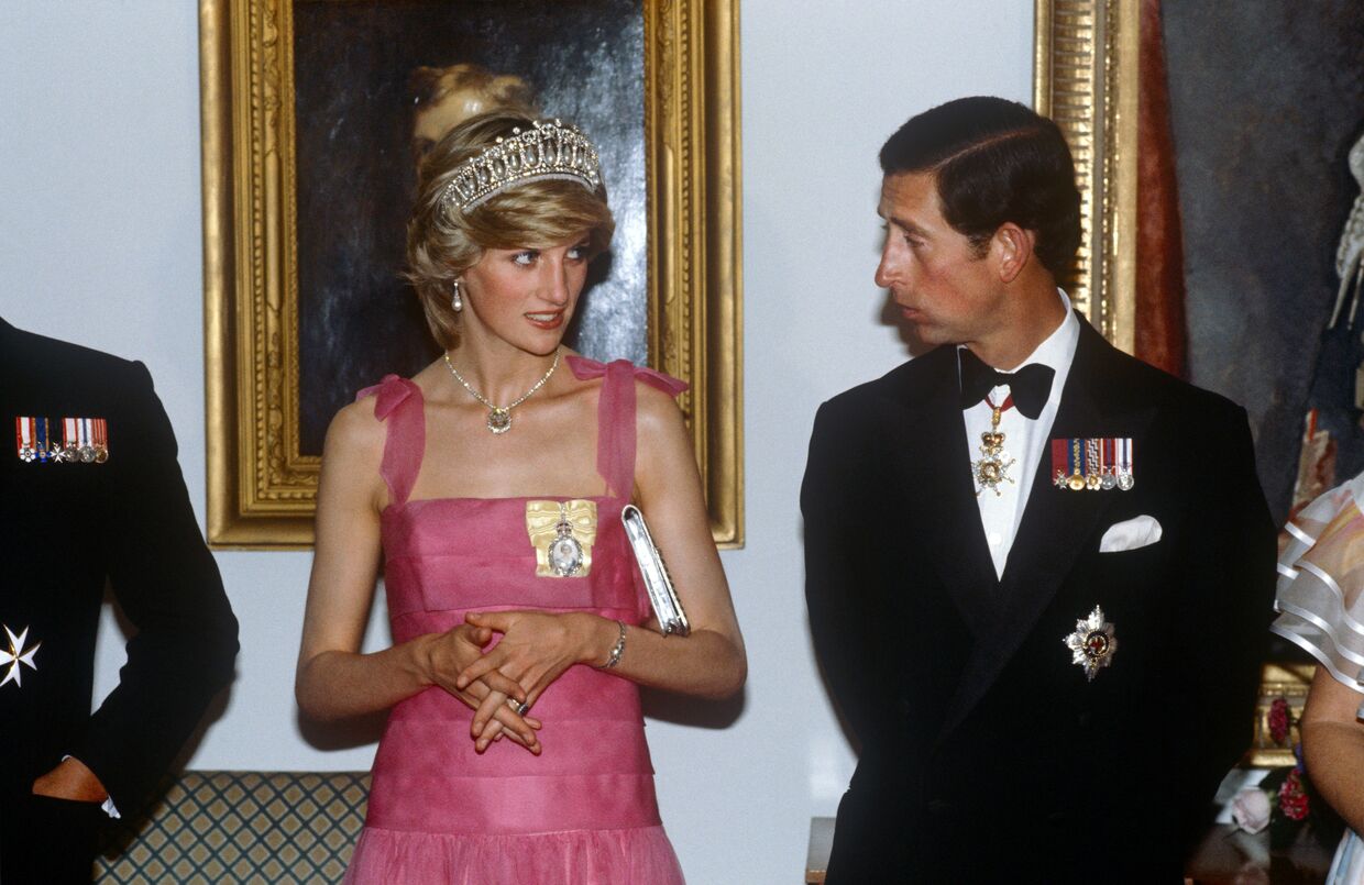 A princesa Diana e o príncipe Carlos em 1983