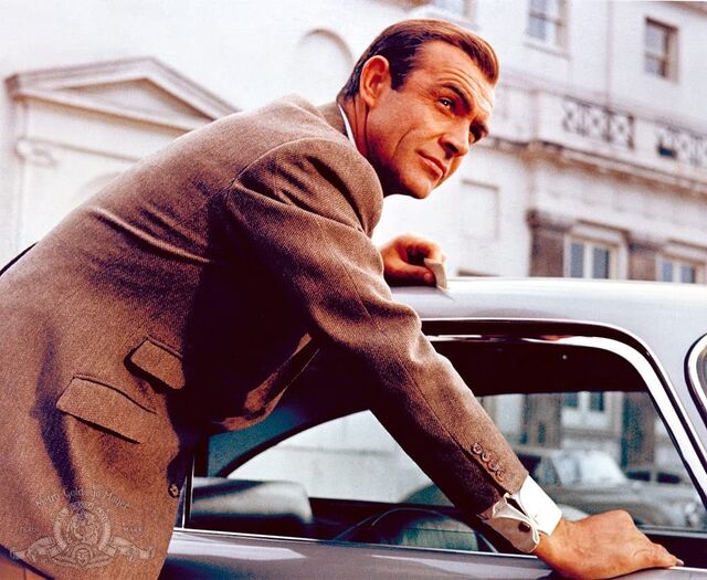 Sean Connery como James Bond, em Goldfinger (1964)