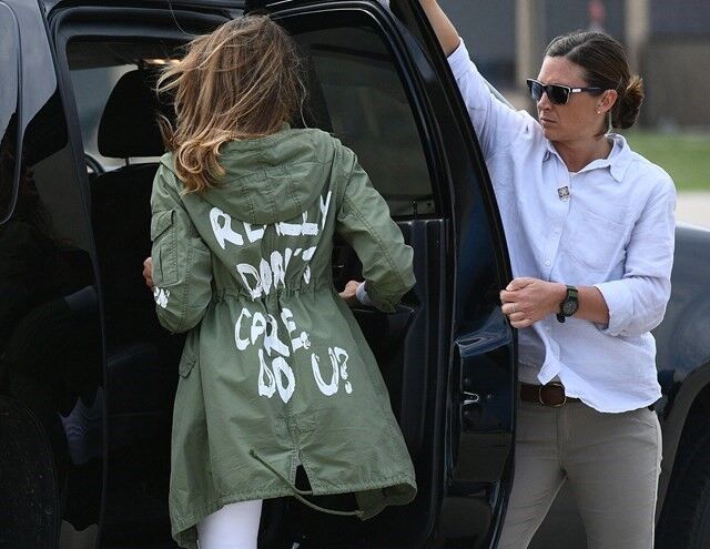 A parka de Melania Trump com a frase