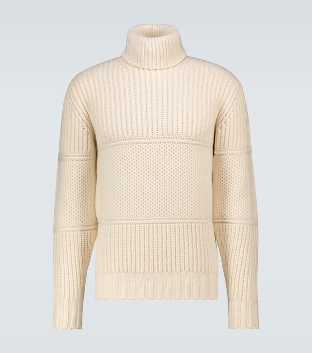  Camisola de gola alta, €385, Officine Générale, em mytheresa.com