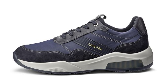 Ténis Gore-Tex, €134,50, Ara