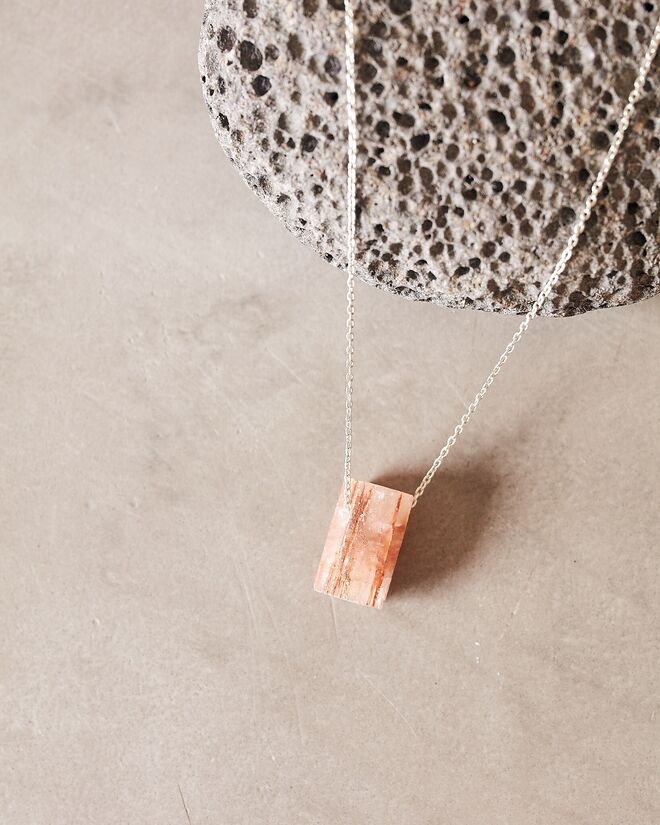 Pendente de aragonita, €28, Erva Moura