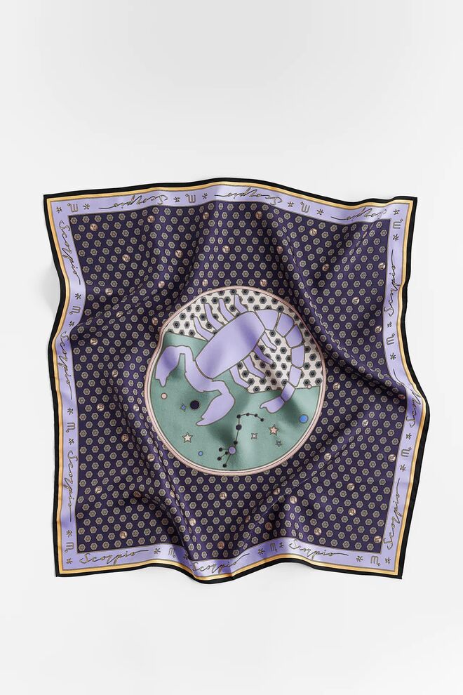 Lenço edição especial 100 % seda, com estampado de Escorpião