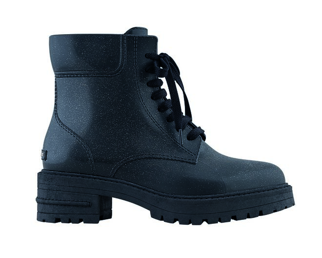 Botas em plástico reciclado, €99,90, Lemon Jelly