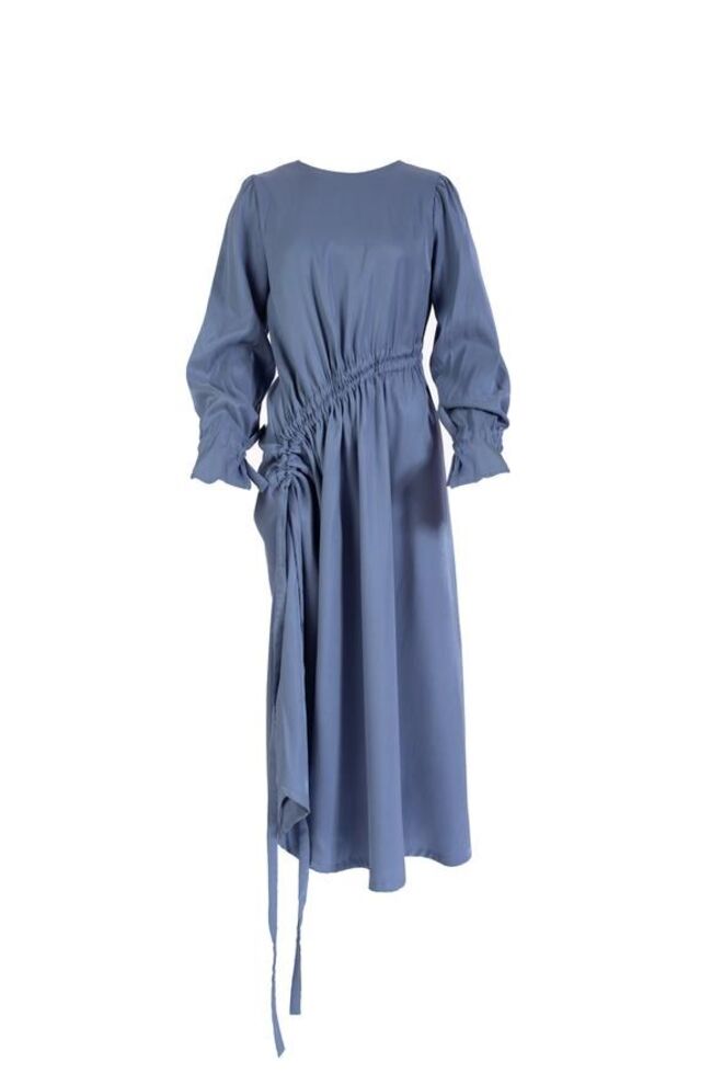 Vestido em viscose, €135, BYOU by Patricia Gouveia