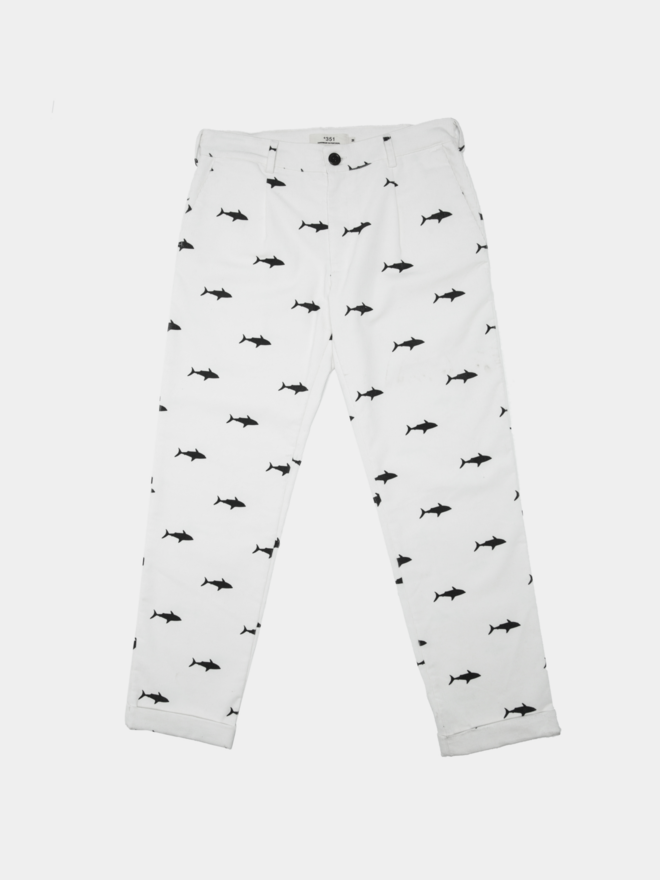 Calças em bombazina, €155, +351