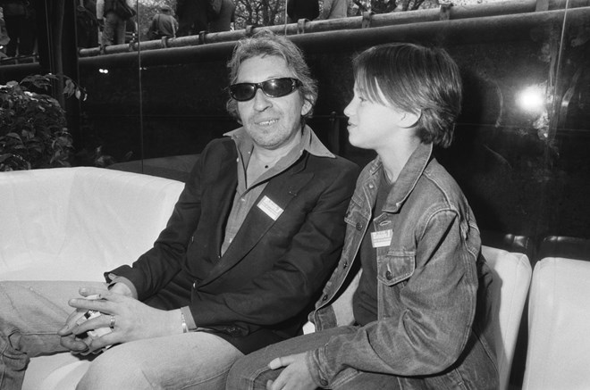 27 de abril de 1982, Paris: Serge Gainsbourg e Charlotte Gainsbourg no espétaculo