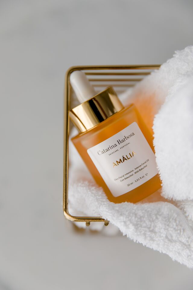 Óleo facial Amália, € 75, Carolina Barbosa Skincare, em www.catarinabarbosaskincare.com