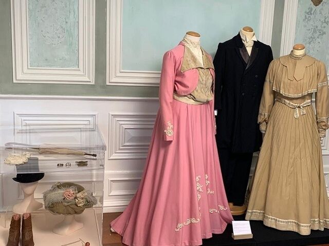 Vestidos emprestados pelo Museu do Traje.