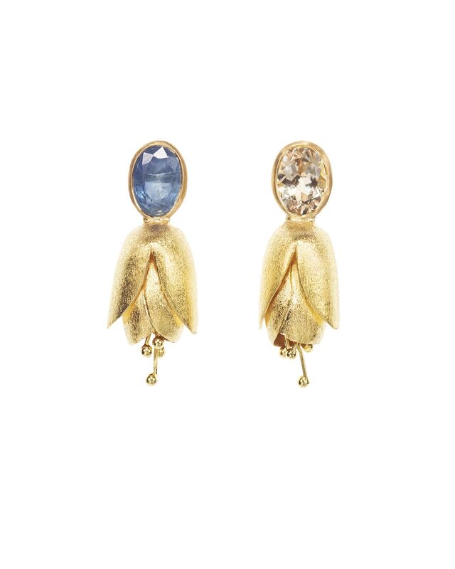 Brincos em ouro 19,2kl e pedras preciosas, €640, Rosarinho Cruz