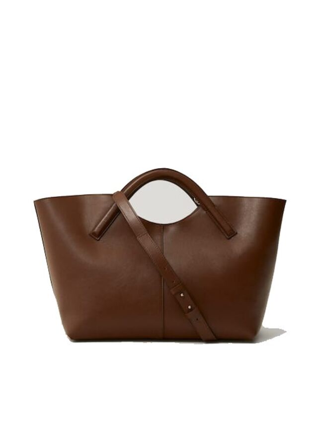 Saco em pele, €129, Massimo Dutti