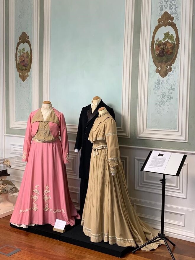 Vestidos emprestados pelo Museu do Traje.