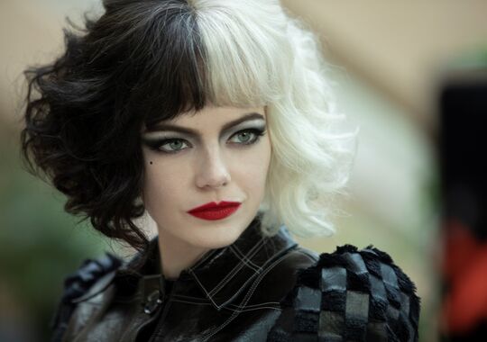 Emma Stone no papel da vilã Cruela de Vil? Sim e em versão punk