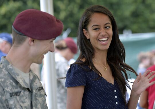 Malia Obama assina o seu primeiro contrato de trabalho (e não podia ser mais surpreendente)