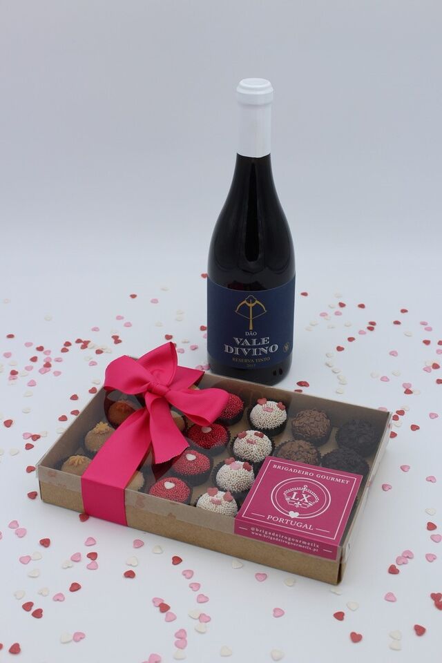 Caixa de 24 brigadeiros + Vinho ValeDiVino (tinto), €42, Brigadeiro Gourmet Lx 
