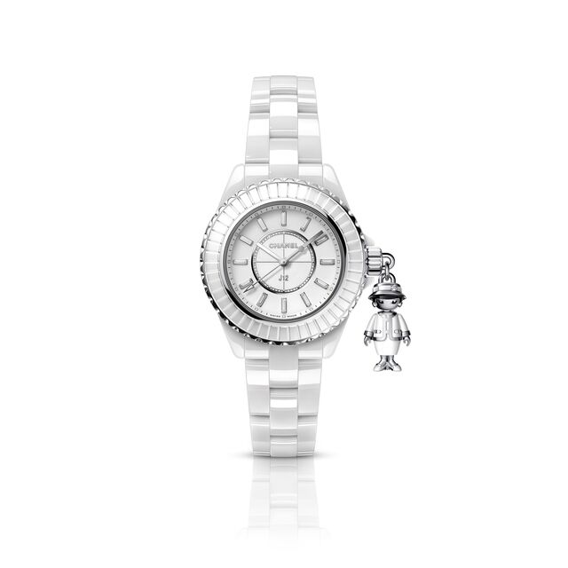 Relógio J12 em edição limitada de 555 peças. Em cerâmica branca altamente resistente e caixa de ouro branco 18K, Chanel (preço sob consulta)
