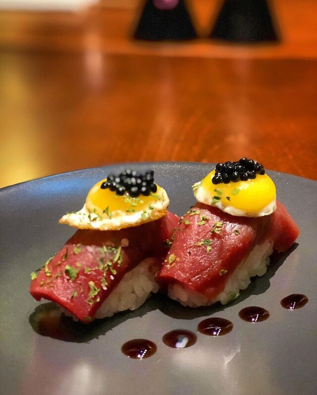 Oferta de um jantar surpresa que é uma verdadeira experiência laboratorial de sushi no Unique Sushi Lab.