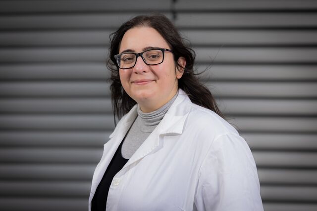Inês Fragata, do Centro de Ecologia, Evolução e Alterações Ambientais (cE3c) – Faculdade de Ciências da Universidade de Lisboa, estuda o impacto do cádmio presente no solo para plantas e herbívoros que delas se alimentam.