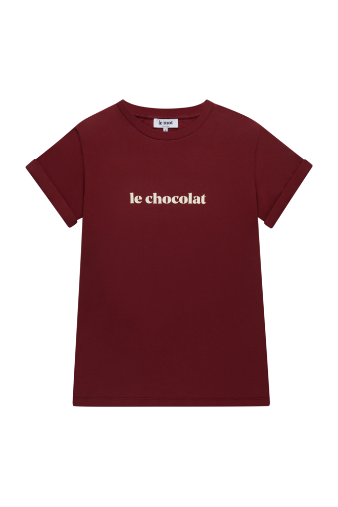 T-shirt off-white com estampado “le chocolat” a castanho, €45, Le Mot